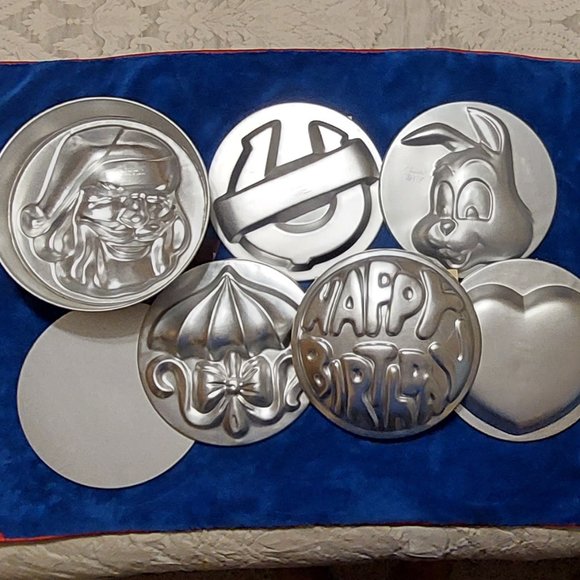 Multi-Event Cake Pan Set with 7 inserts - WIlton - Picture 1 of 14